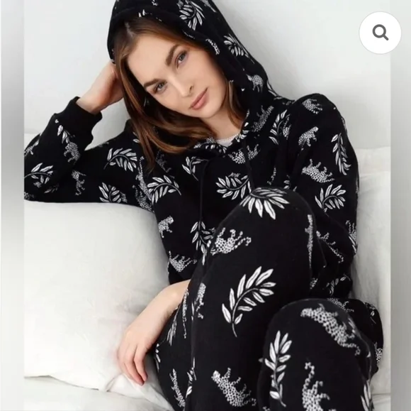 HVN Black and White Fleece Leopard  Sweatshirt And Shorts Set Small Quiet Luxury - Picture 3 of 16